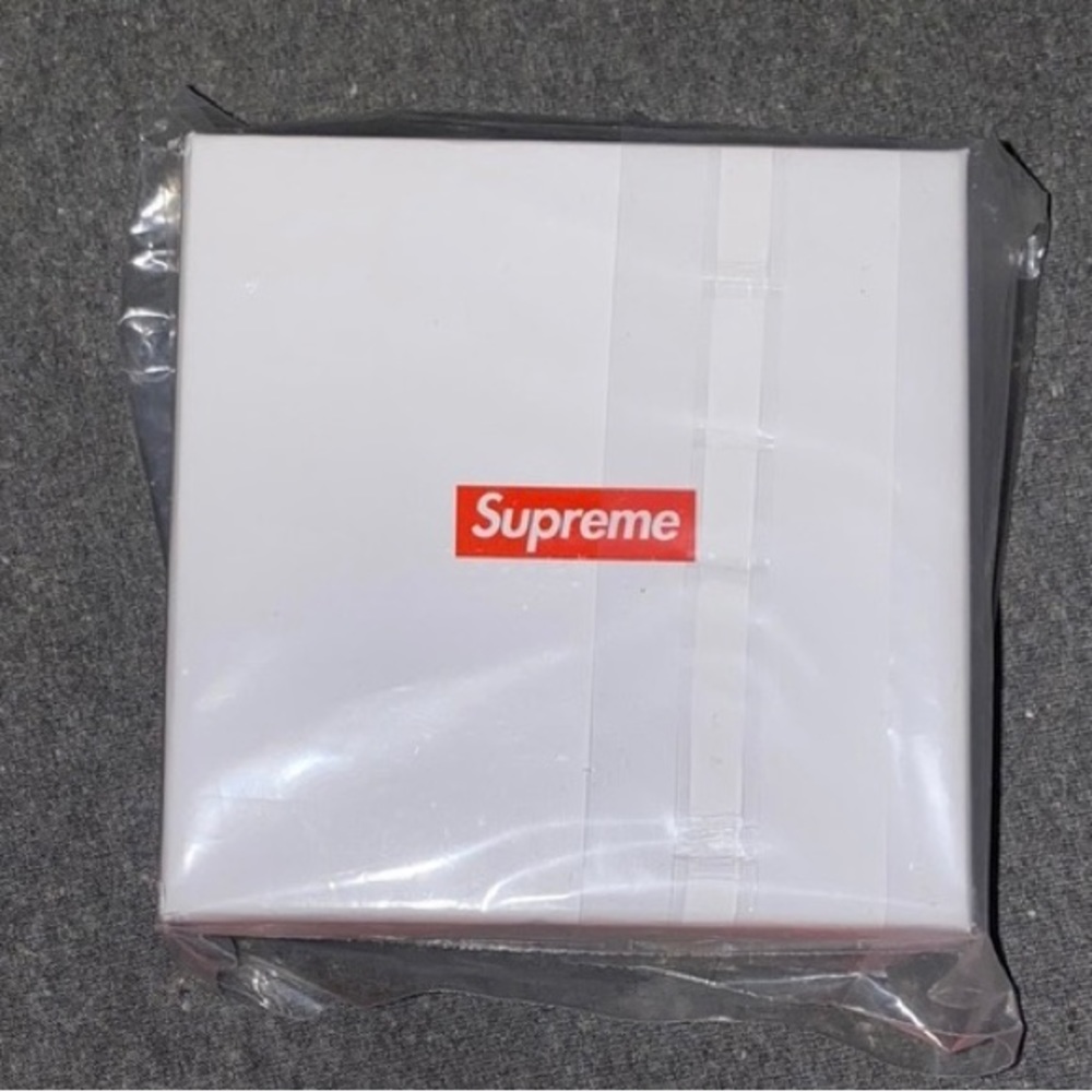 *NWT* Supreme Pewter Mini Flask (Silver) SS20